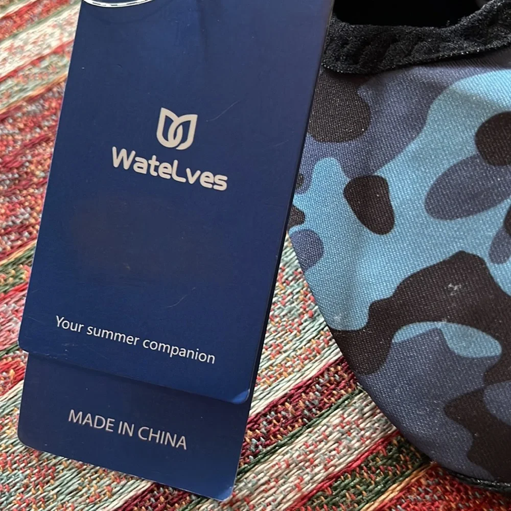 WateLves Blue Camo Kids swim yoga water shoes  size EU 22/23 US 5.5/6